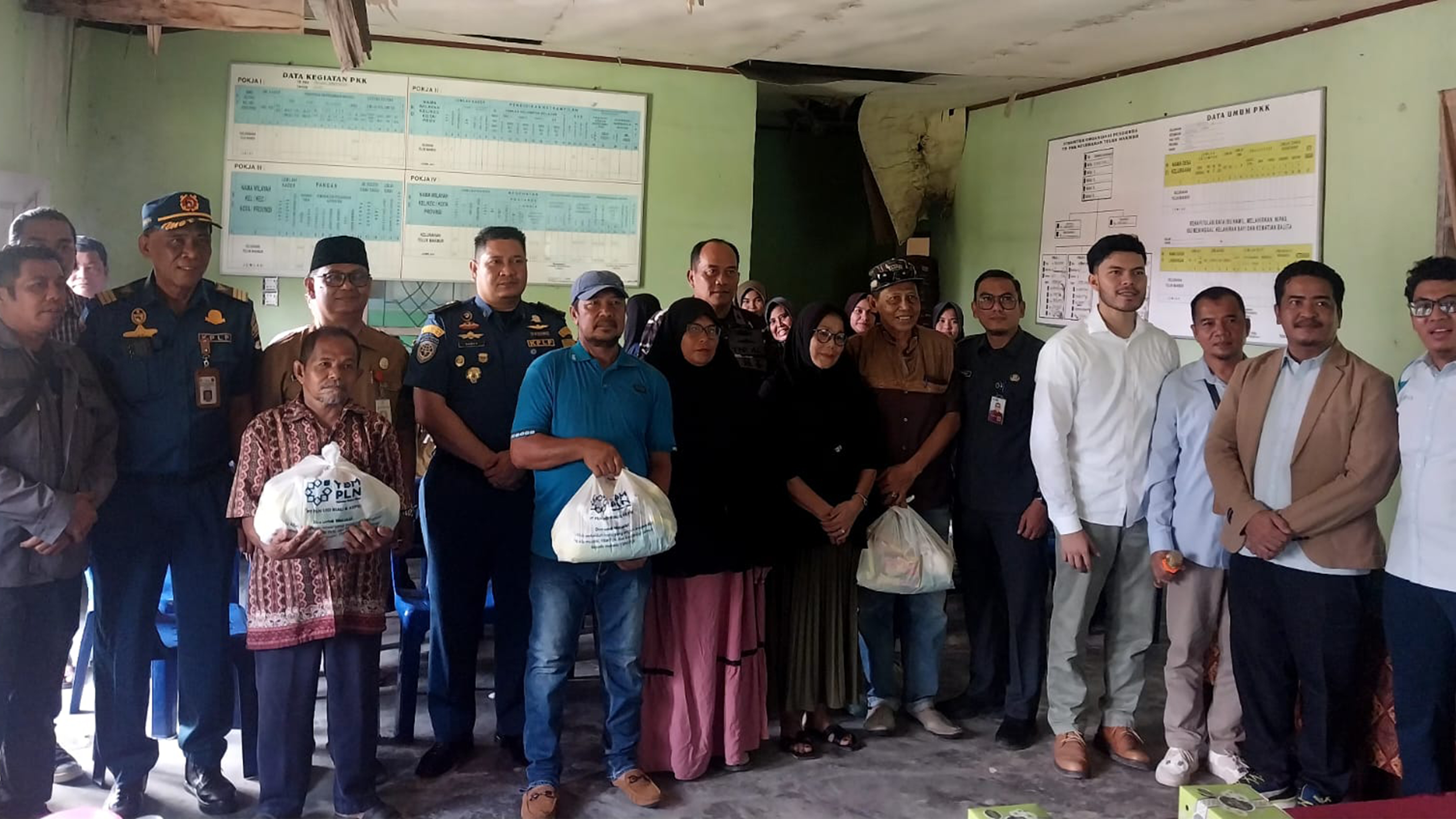 Kantor KSOP Kelas I Dumai menghadiri Kegiatan Sosialisasi Penggelaran Kabel Laut Tegangan Menengah 20 KV Dumai - Pulau Rupat PT. PLN UID Riau dan Kepulauan Riau di Aula Kantor Lurah Teluk Makmur.