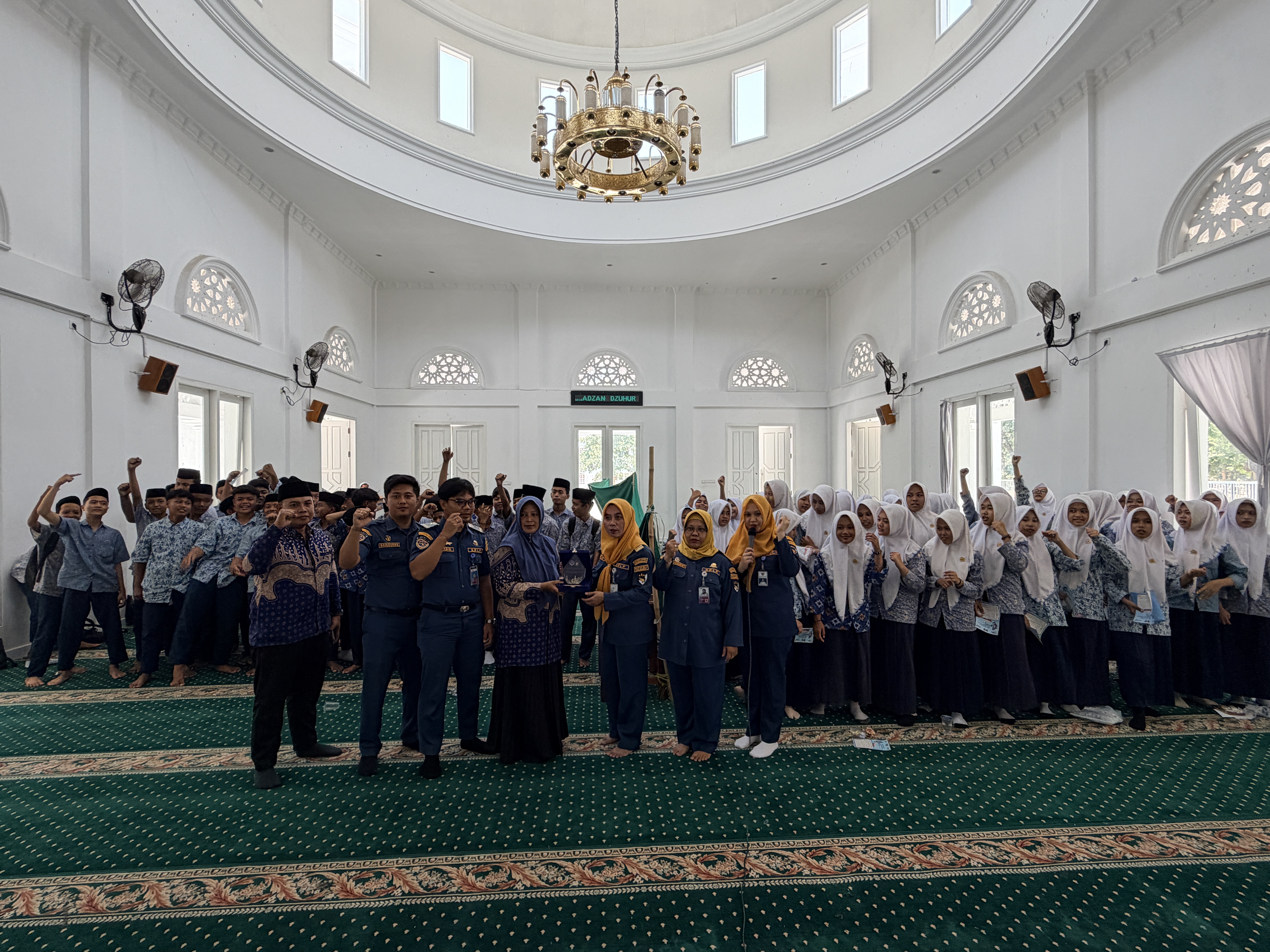 Edukasi Sejak Dini, KSOP Kalianget Gelar Keselamatan Pelayaran Untuk Santri Kepulauan di Ponpes Al Karimiyyah