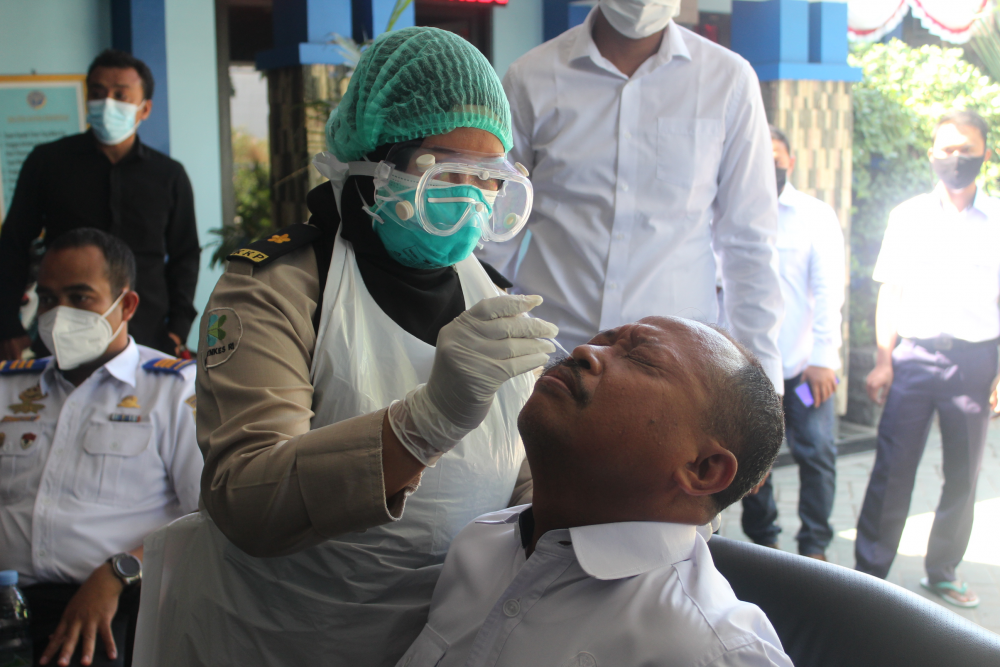 SELURUH PEGAWAI KSOP KELAS IV PROBOLINGGO LAKUKAN SWAB ANTIGEN  GUNA PELAYANAN PRIMA KEPADA MASYARAKAT