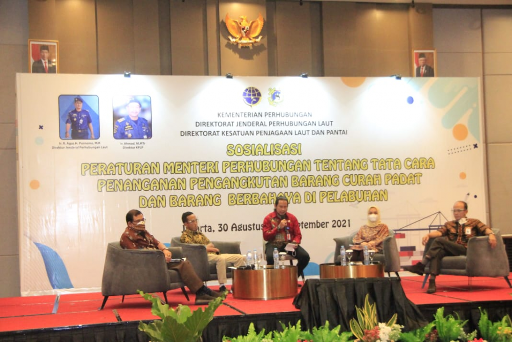 KEMENHUB SOSIALISASIKAN PERATURAN MENTERI TENTANG PENANGANAN MUATAN CURAH PADAT DAN BARANG BERBAHAYA