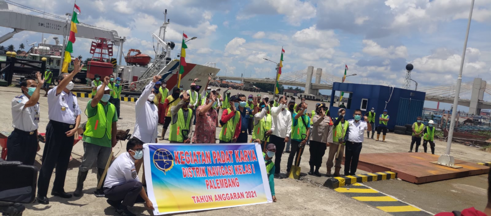 LIBATKAN RATUSAN MASYARAKAT, KEMENHUB DAN BUMN GELAR PADAT KARYA DI EMPAT PROVINSI
