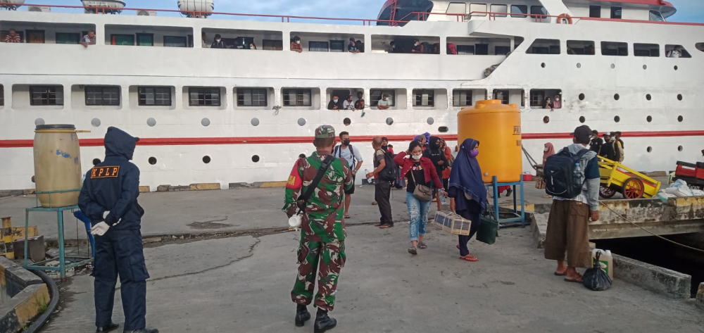 Rutinitas Pengawasan Bongkar Muat Barang di Pelabuhan UPP Kelas II Babang