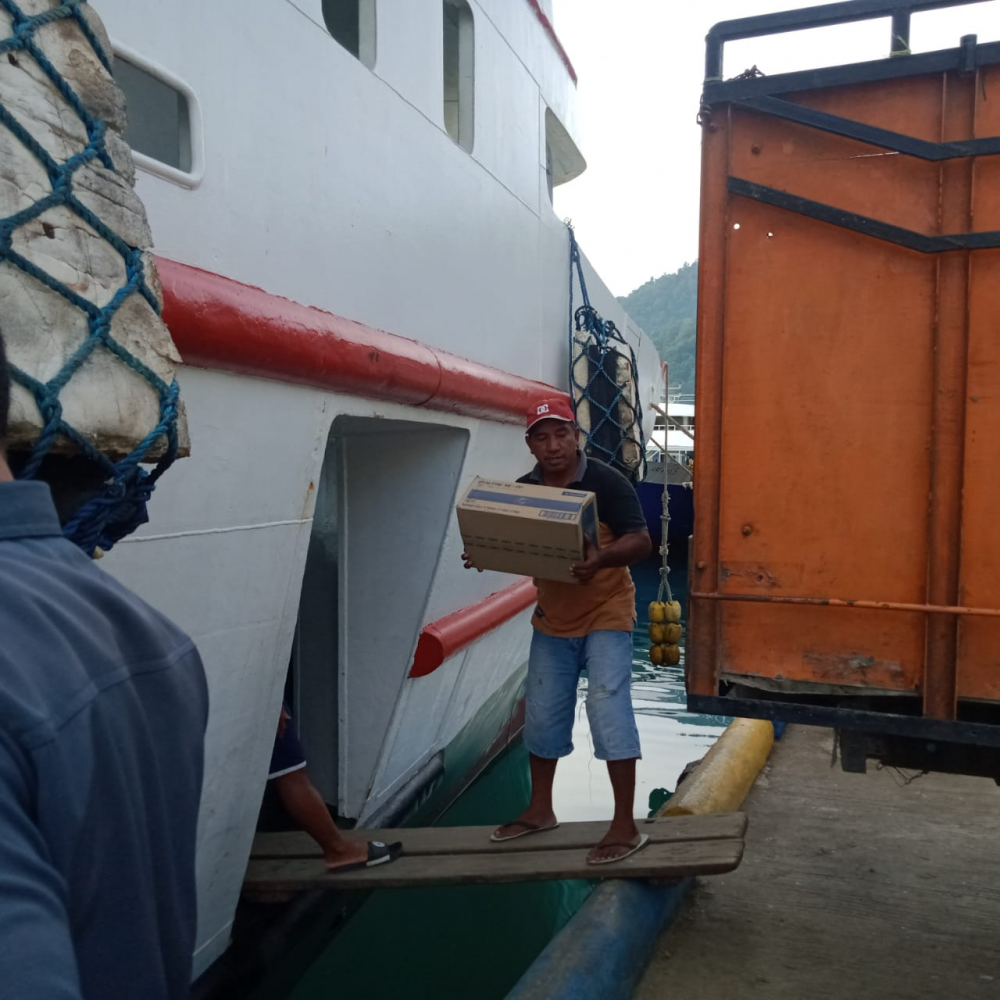 Rutinitas Pengawasan Bongkar Muat Barang di Pelabuhan UPP Kelas II Babang