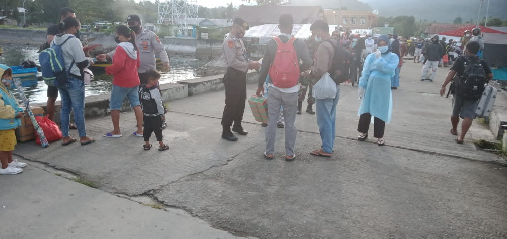 Rutinitas Pengawasan Bongkar Muat Barang di Pelabuhan UPP Kelas II Babang