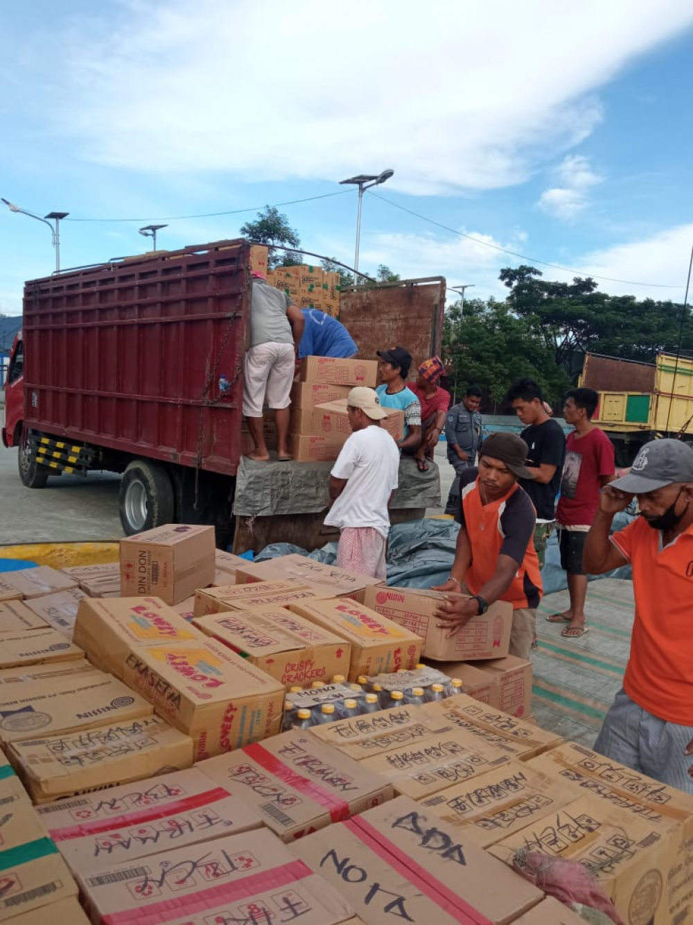 Rutinitas Pengawasan Bongkar Muat Barang di Pelabuhan UPP Kelas II Babang