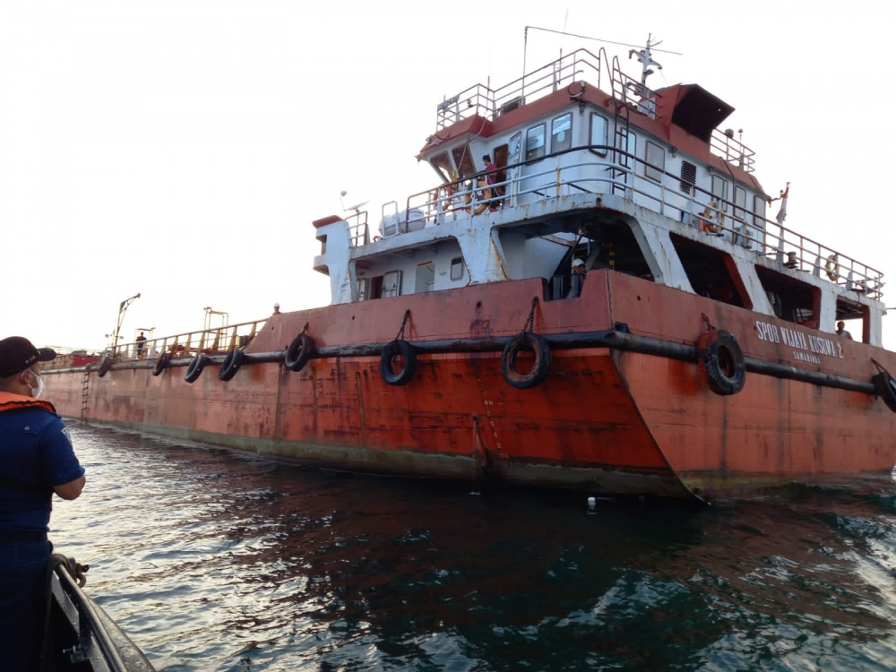 KAPAL TANKER KANDAS DI PERAIRAN KARANG HELEN MARS, KEMENHUB KERAHKAN KAPAL PATROLI KPLP LAKUKAN PENGAMANAN DAN PENGAWASAN