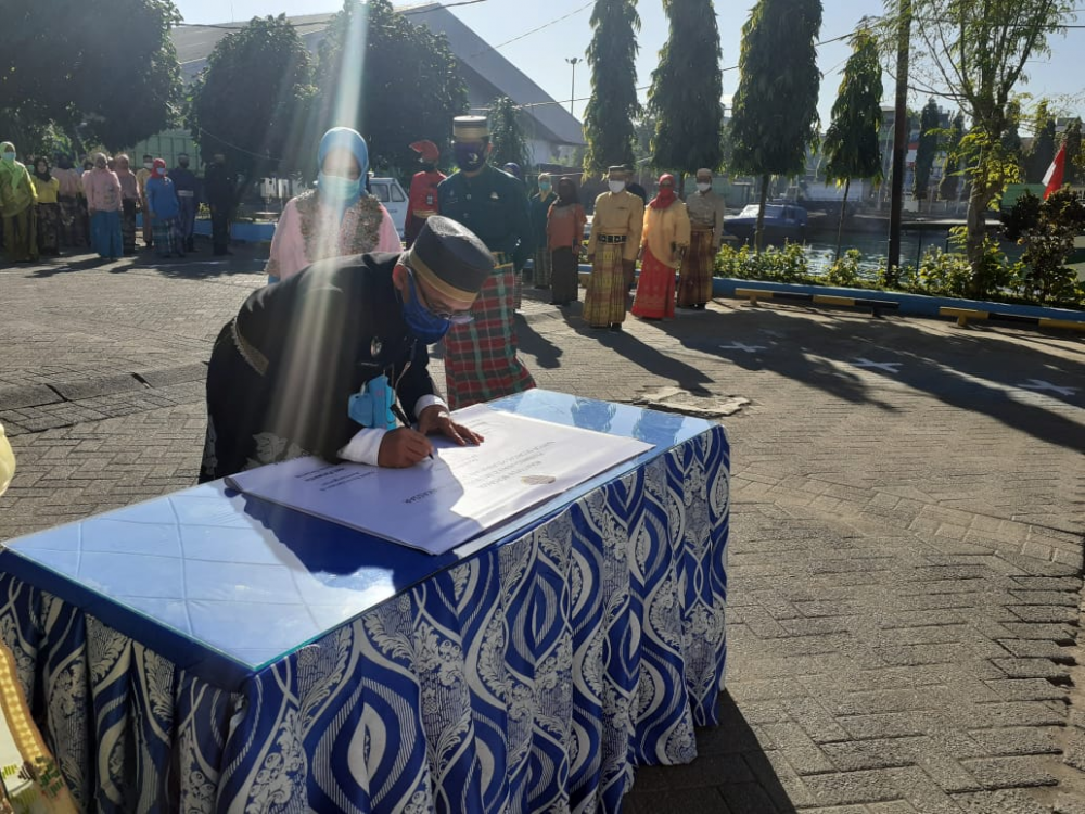 Kantor Otoritas Pelabuhan Utama Makassar melaksanakan Apel Bersama dan Penandatanganan Komitmen Bersama Pembangunan Zona Integritas Menuju Wilayah Bebas dari Korupsi (WBK)