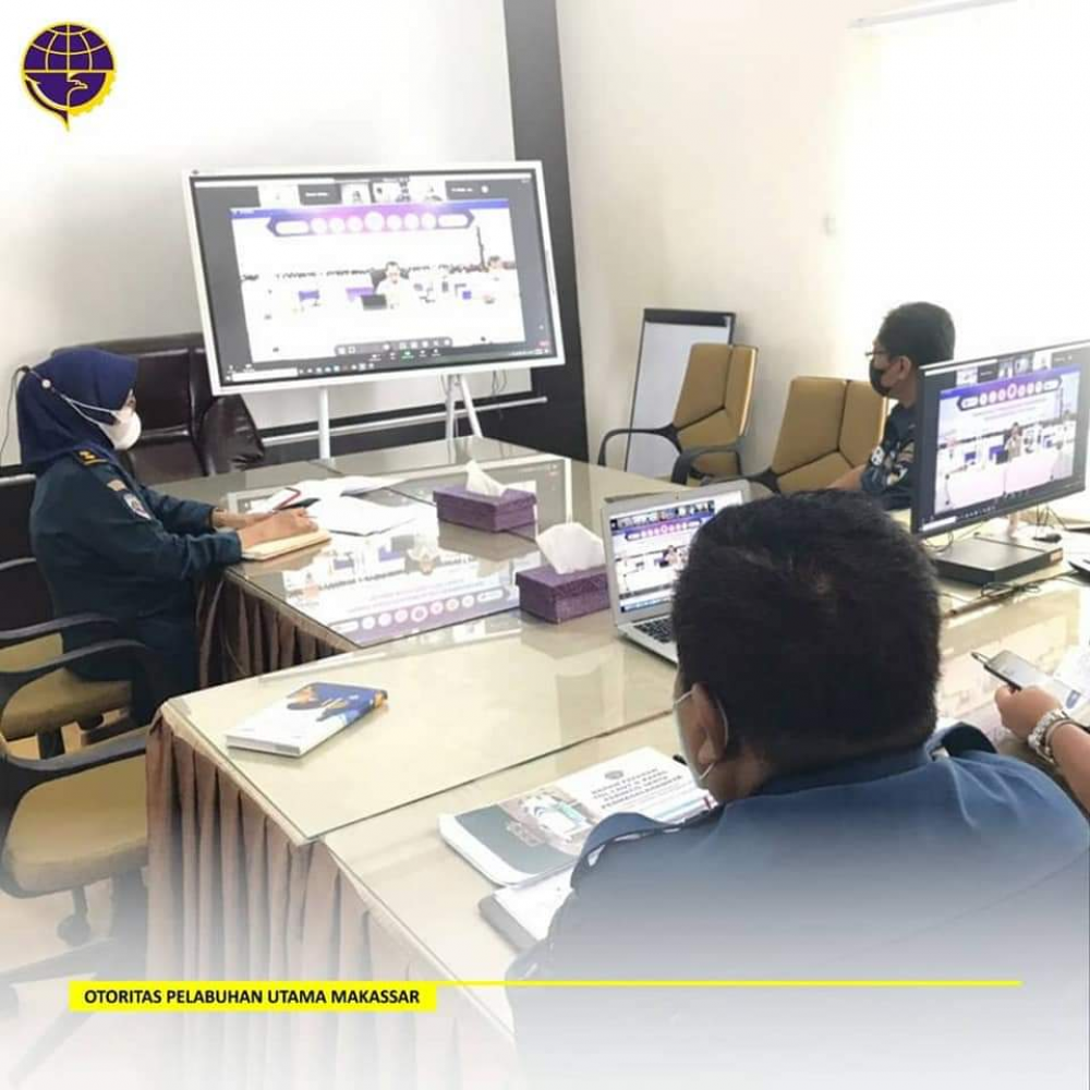 Kepala Kantor Otoritas Pelabuhan Utama Makassar, Bambang Gunawan mengikuti Rapat Evaluasi Kinerja Tol Laut yang dipimpin oleh Menteri Perhubungan RI.