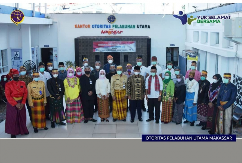 Makassar, 01 Juni 2021 Kantor Otoritas Pelabuhan Utama Makassar mengikuti Upacara virtual Peringatan Hari Lahir Pancasila live dari Istana Bogor yang dipimpin oleh Presiden Republik Indonesia, Joko Widodo. Apel diikuti oleh pejabat struktural dan seluru