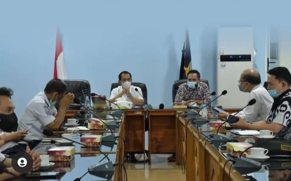 Makassar, 07 September 2021  Kepala Kantor Otoritas Pelabuhan Utama Makassar, Bambang Gunawan Ketua Rapat Pelaksanaan Diklat Keterampilan Tenaga Kerja Bongkar Muat (TKBM) Pelabuhan Makassar.