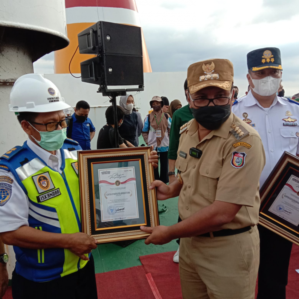 Makassar, 20 September 2021 Wali Kota Makassar, Ramdhan Pomanto resmi menghentikan operasi kapal milik PT. Pelni KM. Umsini yang digunakan untuk isolasi mandiri (isoman) pasien COVID-19, dengan ditutupnya Isolasi Terapung di KM. Umsini, fungsi isolasi ma