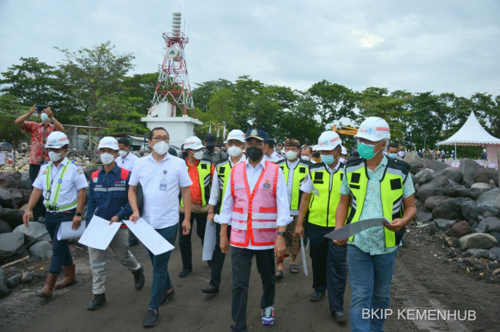 Tinjau Progres Pembangunan Pelabuhan Sanur, MENHUB PASTIKAN PEMBANGUNAN TETAP BERJALAN DI TENGAH PANDEMI