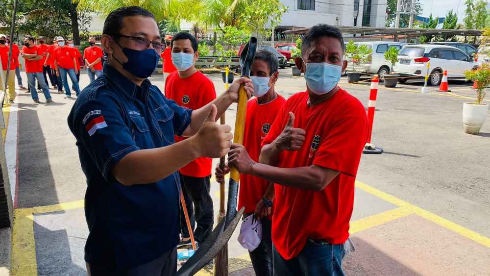 PERINGATI HARI PAHLAWAN 2021, KEMENHUB LIBATKAN PULUHAN MASYARAKAT DALAM KEGIATAN PADAT KARYA DI LAMPUNG