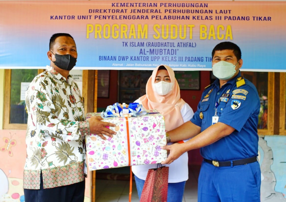 TINGKATKAN BUDAYA BACA SEJAK DINI, KEMENHUB LAUNCHING PROGRAM SUDUT BACA DI PADANG TIKAR