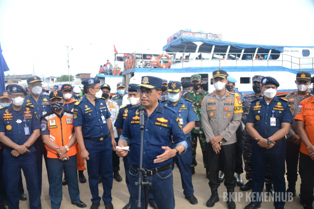 Tinjau Pelabuhan Kaliadem di Masa Libur Tahun Baru *Menhub Wanti-Wanti Penerapan Prokes Ketat dan Keselamatan*