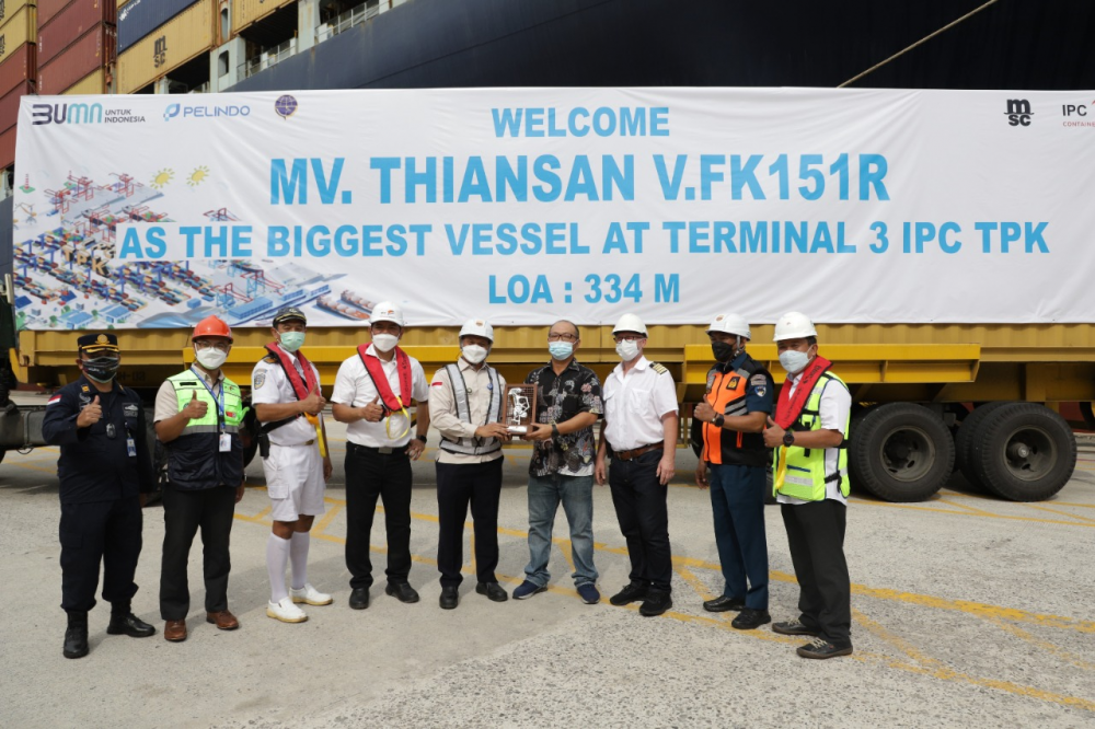 KAPAL RAKSASA MV MSC TIANSHAN  SANDAR PERDANA DI PELABUHAN TANJUNG PRIOK