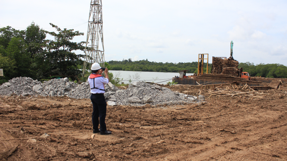 PENIJAUAN LOKASI PERUSAHAAN