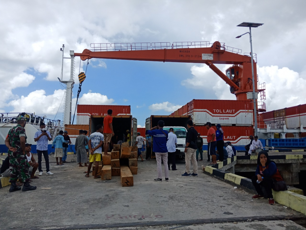 TOL LAUT RESMI BEROPERASI DI KEPULAUAN SULA, KM KENDHAGA NUSANTARA SANDAR PERDANA DI PELABUHAN MALBUFA