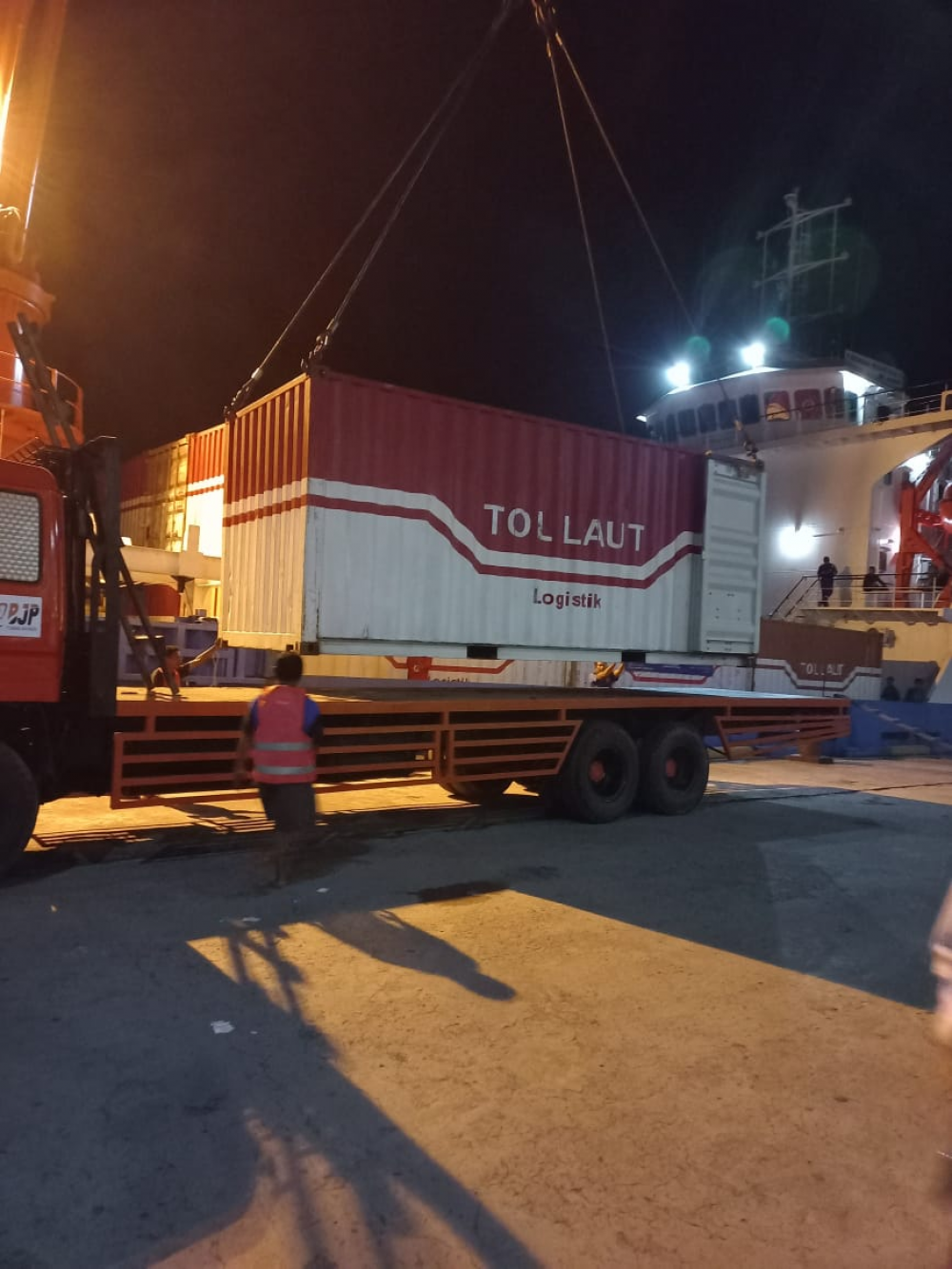 KAPAL TOL LAUT KM. KENDHAGA NUSANTARA SANDAR PERDANA DI PELABUHAN BABANG