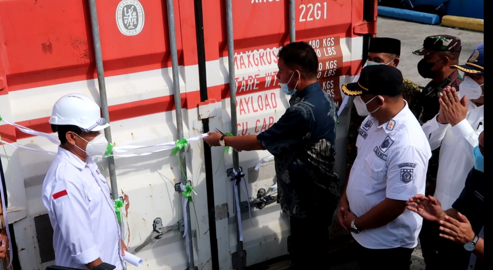 RESMI BEROPERASI DI PELABUHAN BABANG, KAPAL TOL LAUT KM. KENDHAGA NUSANTARA DISAMBUT MERIAH