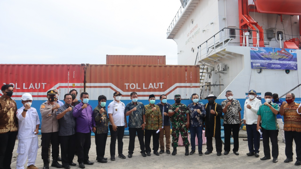 RESMI BEROPERASI DI PELABUHAN BABANG, KAPAL TOL LAUT KM. KENDHAGA NUSANTARA DISAMBUT MERIAH