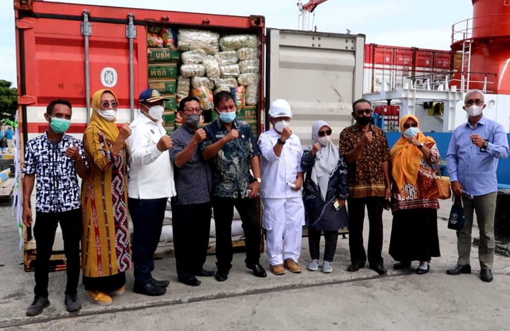 RESMI BEROPERASI DI PELABUHAN BABANG, KAPAL TOL LAUT KM. KENDHAGA NUSANTARA DISAMBUT MERIAH