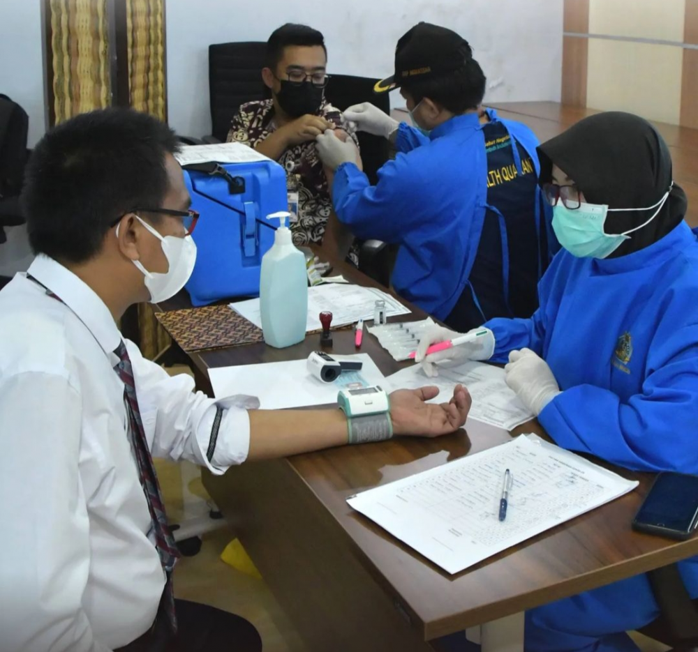 Kantor Otoritas Pelabuhan Utama Makassar Melaksanakan Kegiatan Vaksinasi Tahap 3 Covid-19 atau Vaksin Booster Yang Diperuntukan Bagi Pegawai ASN Dan PPNPN