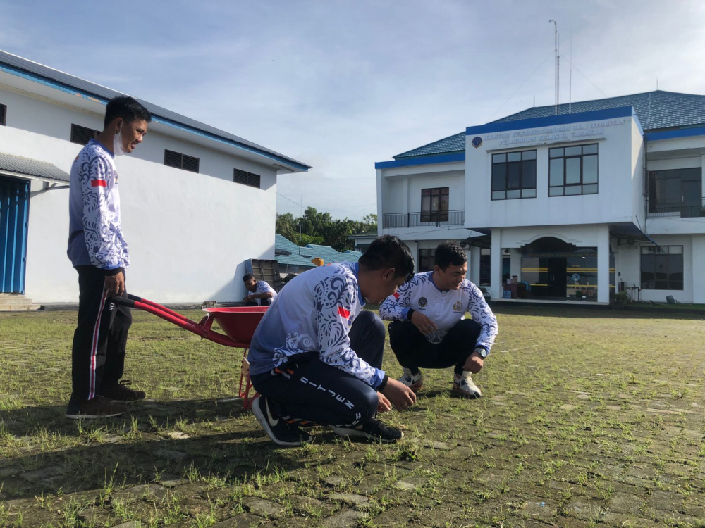 Jumat Ceria Peduli Lingkungan