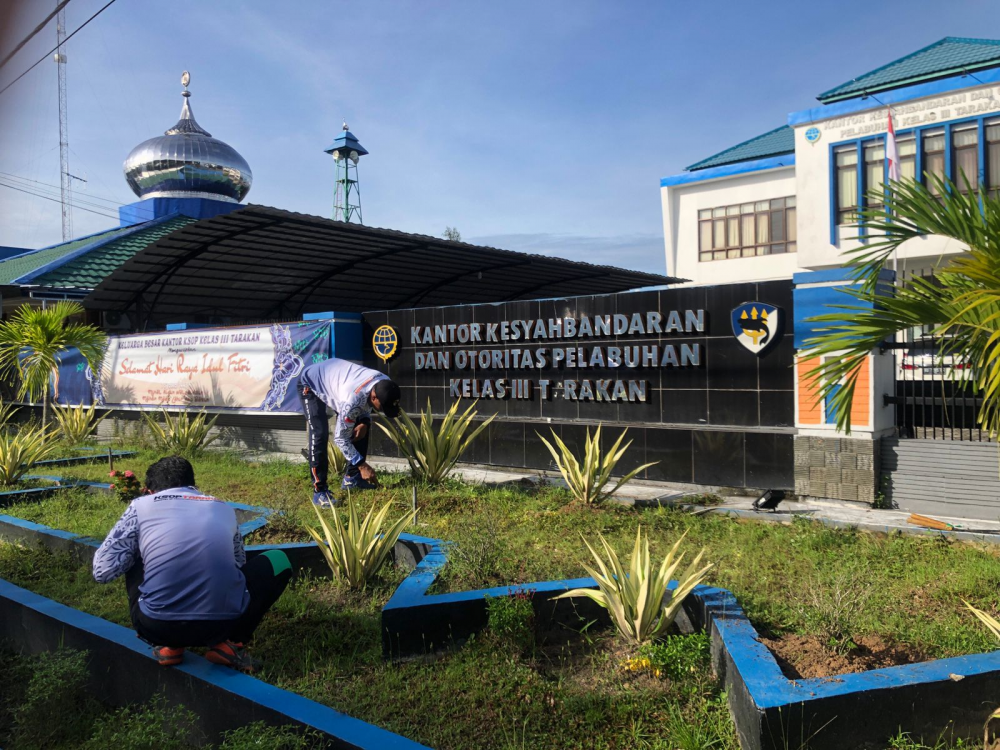 Jumat Ceria Peduli Lingkungan