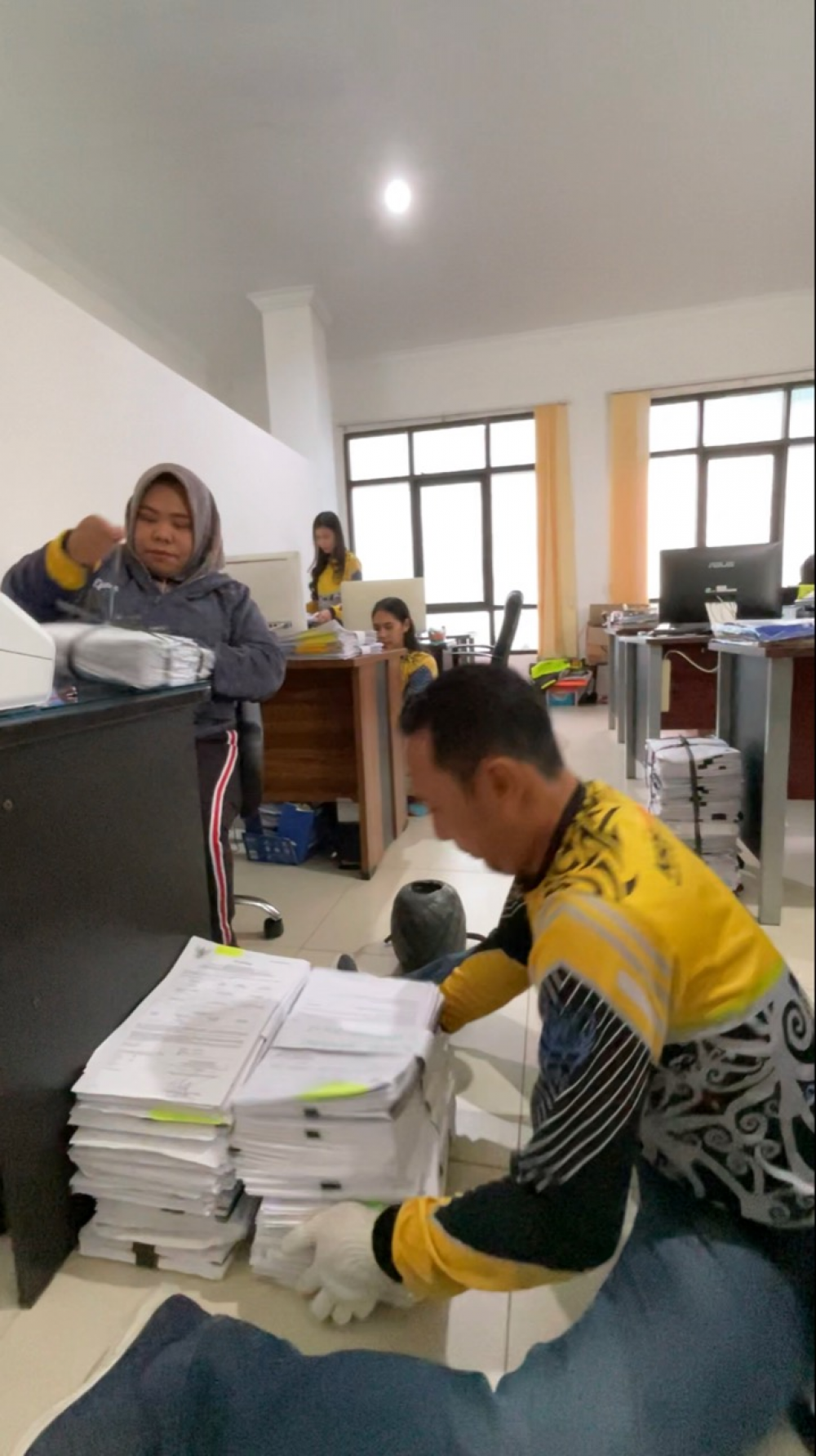 Jumat Bersih Merapikan Ruang Kerja