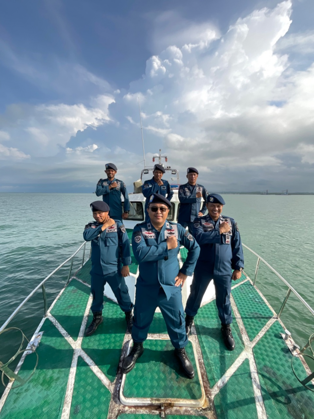 Patroli KPLP KSOP Tarakan Awasi Potensi Pencemaran Laut di Kapal Floating Crane