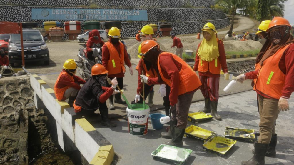 DORONG PEREKONOMIAN DAN PRODUKTIVITAS MASYARAKAT, KEMENHUB LIBATKAN RATUSAN WARGA DALAM PROGRAM PADAT KARYA DI KENDARI
