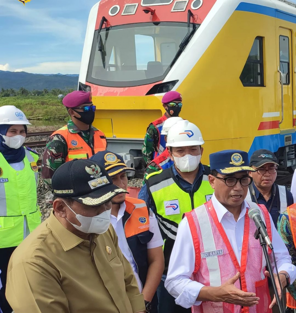 Kunjungan Kerja Menteri Perhubungan Meninjau Progres Penyelesaian Proyek Kereta Api Dengan Rute Makassar Sampai Pare-Pare