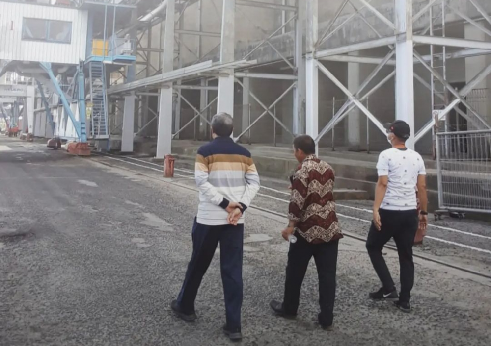 Pengecekan Kondisi Fasilitas Pelabuhan Di Sekitar Dermaga Pelabuhan Makassar