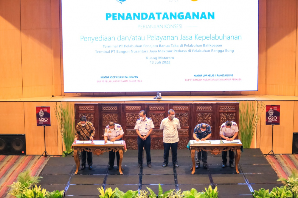 KEMENHUB BERIKAN HAK KONSESI PENYEDIAAN DAN PELAYANAN JASA KEPELABUHANAN KEPADA BUP PT PELABUHAN PENAJAM BANUA TAKA DAN PT BANGUN NUSANTARA JAYA MAKMUR PERKASA DI WILAYAH KALIMANTAN