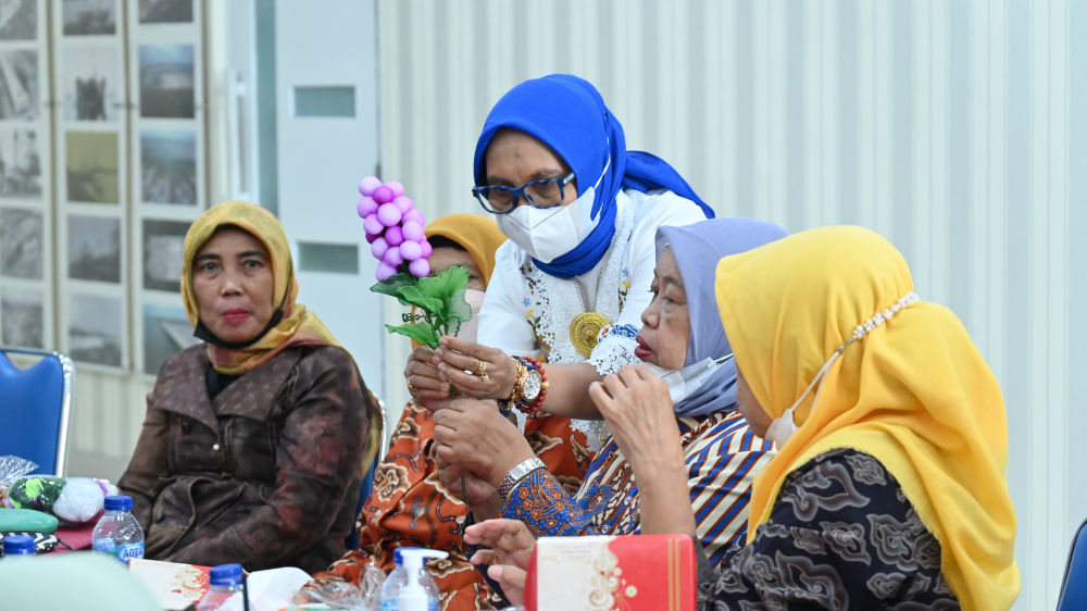 Pertemuan Rutin dan Pelatihan Prakarya Dharma Wanita Persatuan Kantor Kesyahbandaran Utama Tanjung Priok