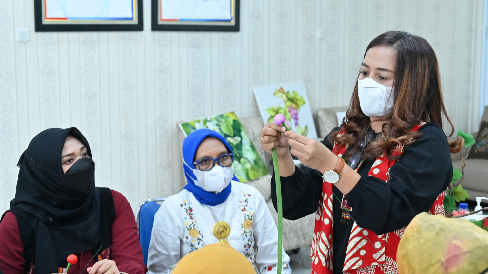Pertemuan Rutin dan Pelatihan Prakarya Dharma Wanita Persatuan Kantor Kesyahbandaran Utama Tanjung Priok
