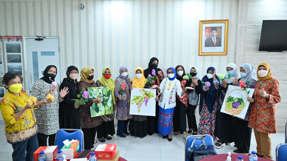 Pertemuan Rutin dan Pelatihan Prakarya Dharma Wanita Persatuan Kantor Kesyahbandaran Utama Tanjung Priok