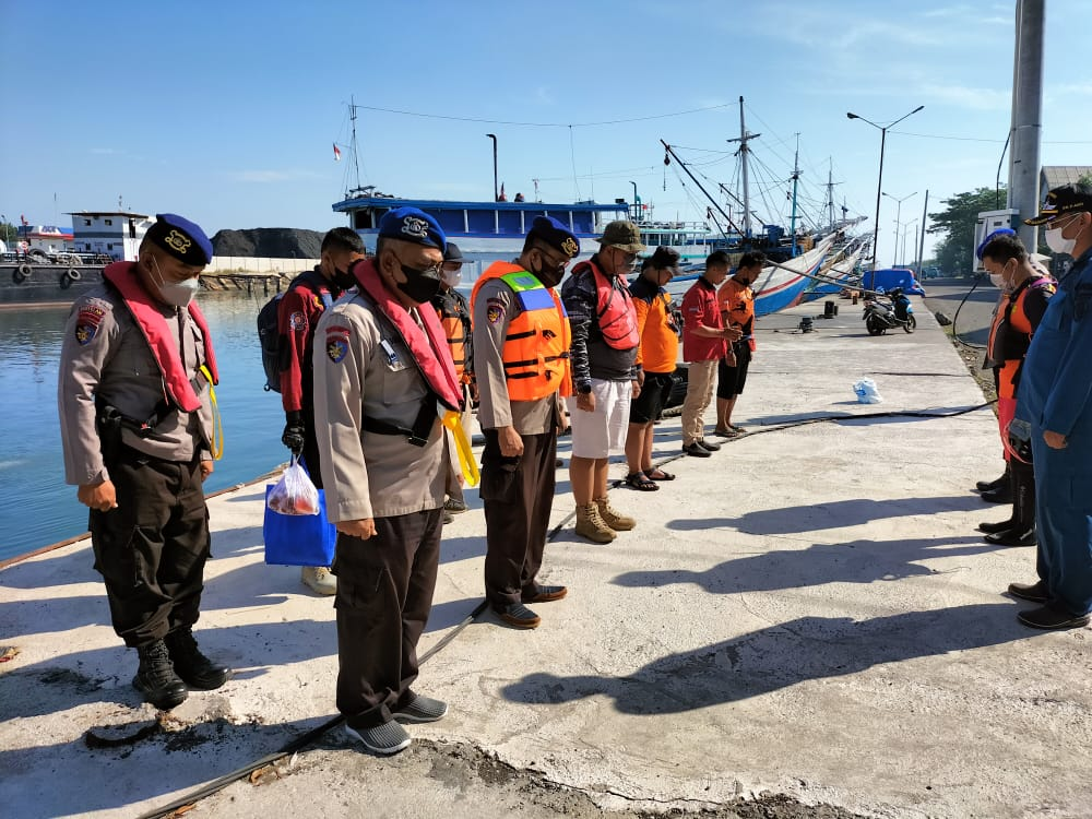KAPAL KPLP KSOP PROBOLINGGO KNP.4001 DIKERAHKAN BANTU PENCARIAN NELAYAN HILANG DI PERAIRAN UTARA PROBOLINGGO