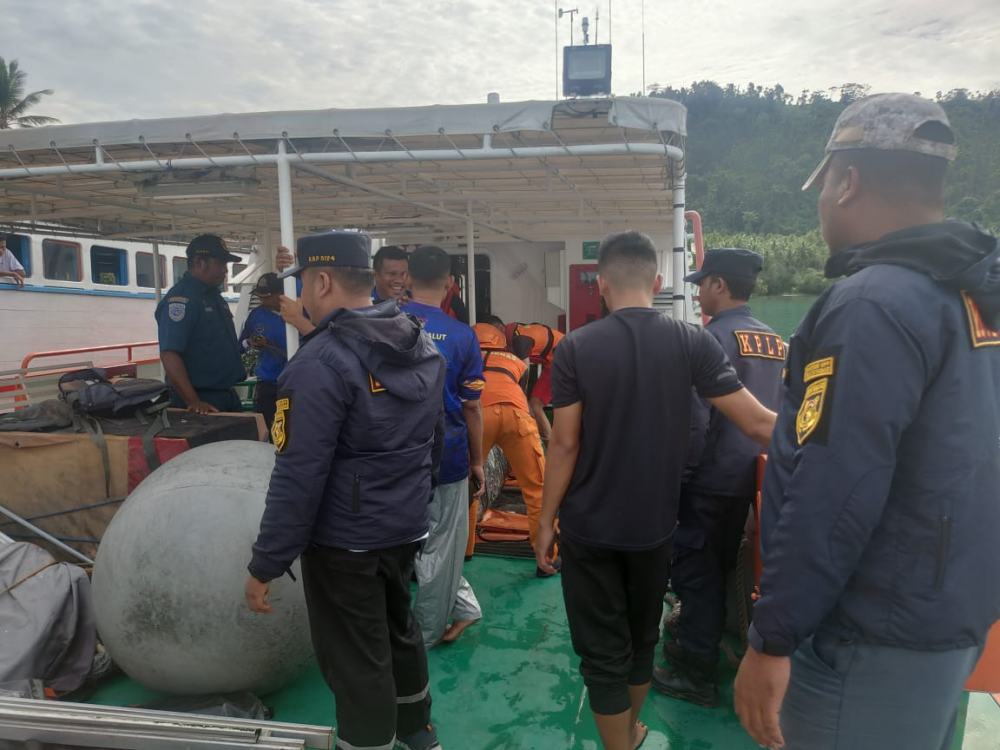 TIM SAR TERUS CARI KORBAN TENGGELAMNYA KM CAHAYA ARAFAH DI TERNATE