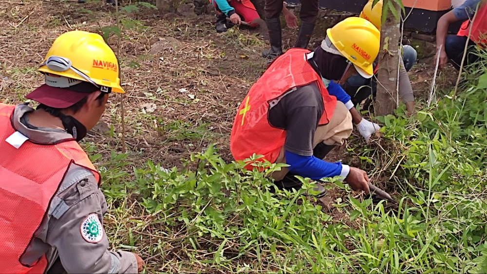 KEMENHUB LIBATKAN RATUSAN WARGA SEKITAR DALAM PADAT KARYA DI INSTALASI SROP PEMANCAR DISNAV CILACAP