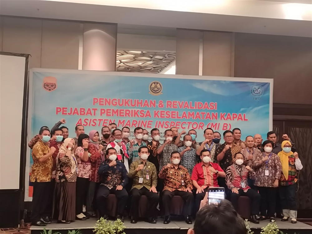 TINGKATKAN KINERJA KESELAMATAN PELAYARAN, KEMENHUB KUKUHKAN 32 MARINE INSPECTOR DAN 29 ASISTEN MARINE INSPECTOR
