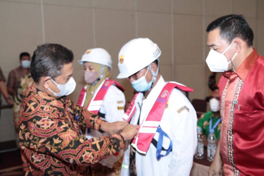 TINGKATKAN KINERJA KESELAMATAN PELAYARAN, KEMENHUB KUKUHKAN 32 MARINE INSPECTOR DAN 29 ASISTEN MARINE INSPECTOR