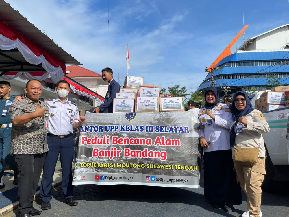 UPT DITJEN HUBLA WILAYAH SULSEL DAN SULBAR SALURKAN BANTUAN KORBAN BANJIR BANDANG PARIGI MOUTONG