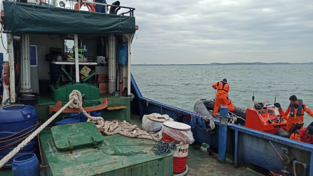 KEMENHUB EVAKUASI TUG BOAT SUMBER JAYA ALAM YANG KANDAS DI PERAIRAN SELAT RIAU