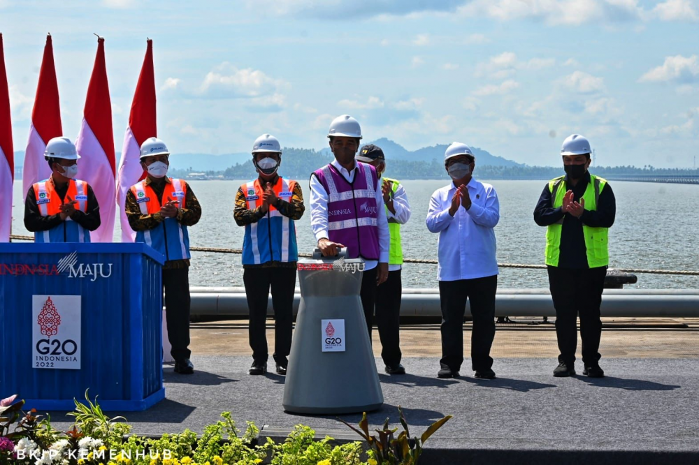 Peningkatan Daya Saing Produk Unggulan Presiden Joko Widodo Resmikan Terminal Kijing Pelabuhan Pontianak