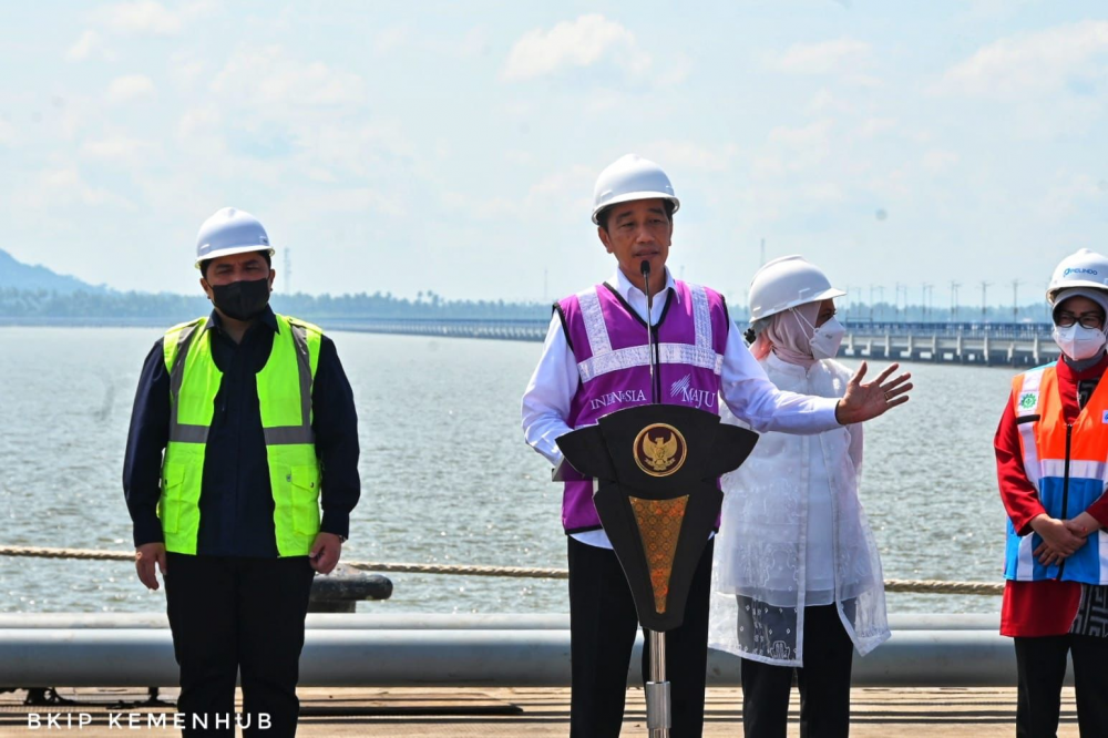 Peningkatan Daya Saing Produk Unggulan Presiden Joko Widodo Resmikan Terminal Kijing Pelabuhan Pontianak