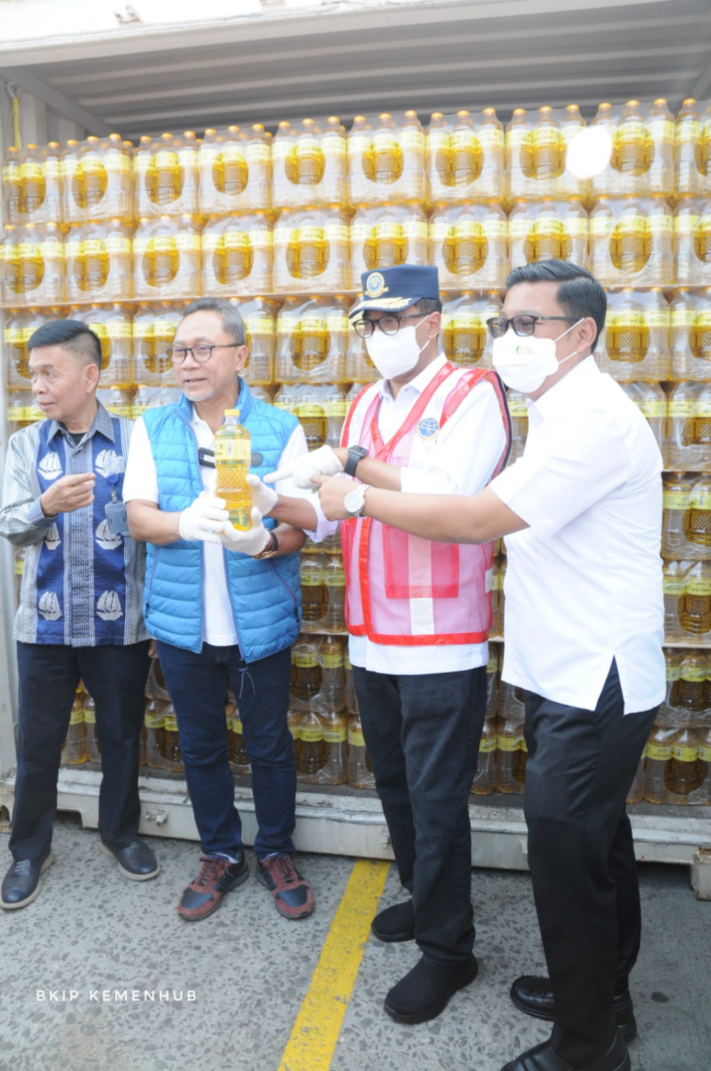 Tol Laut Turut Mobilisasi Minyak Goreng Kemasan Rakyat di Indonesia Timur