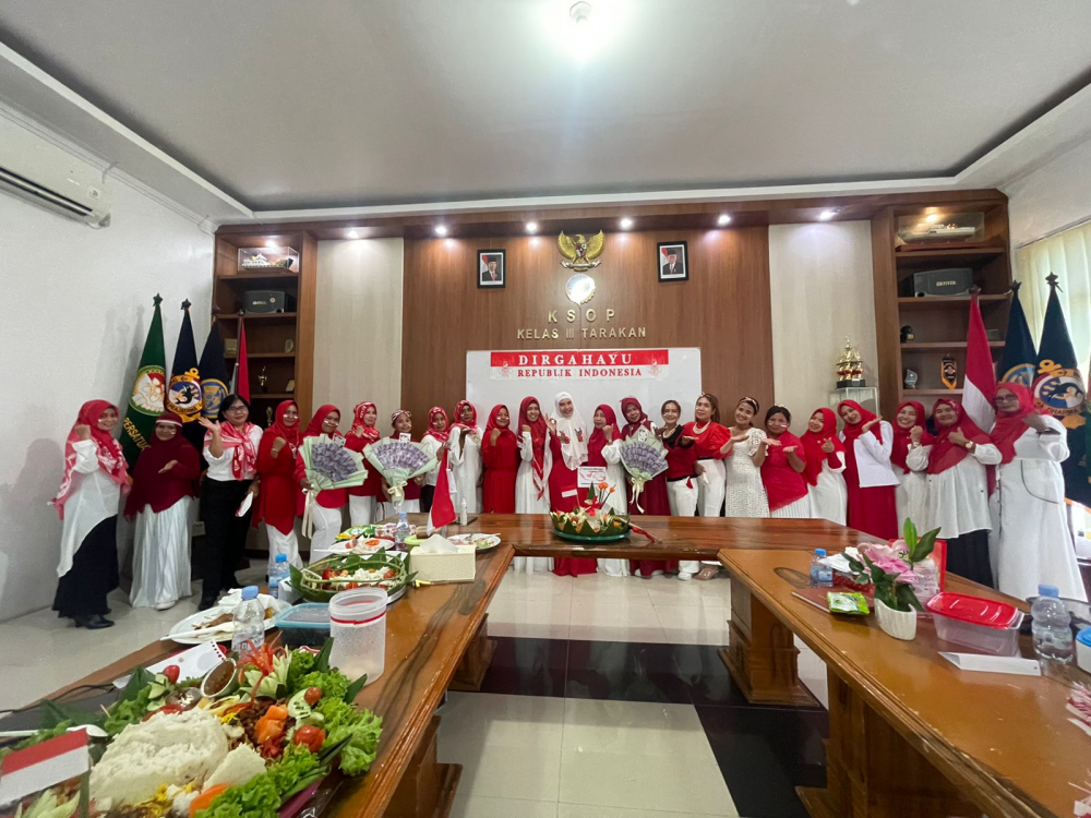 Lomba Pembuatan Tumpeng DWP KSOP Kelas III Tarakan Memperingati HUT RI-77