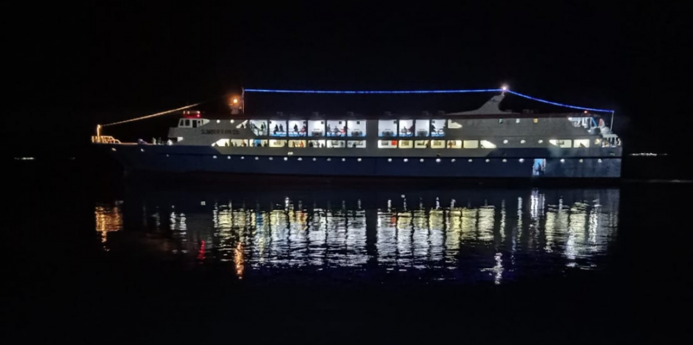 KM. SUMBER RAYA 05 TIBA DI PELABUHAN BASTIONG (TERNATE) DENGAN SELAMAT